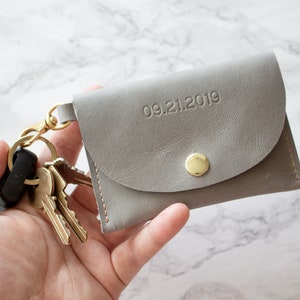 Porte-carte de crédit en cuir personnalisé - Portefeuille porte-clés en cuir Monogram - Portefeuille maman personnalisé - Emboss personnalisé - Cadeau femme présente