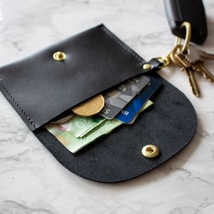 Portefeuille porte-clés en cuir personnalisé - portefeuille maman monogramme - cuir noir personnalisé - porte-cartes de crédit - gaufrage - cadeau pour femme