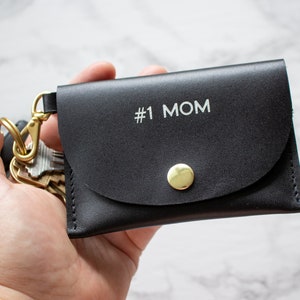 Monogramm Leder Kreditkartenetui - Personalisierte Mom Brieftasche - Schlüsselanhänger Individuelles Schwarzes Leder - Prägung - Armband - Geschenk - Frau Geschenk