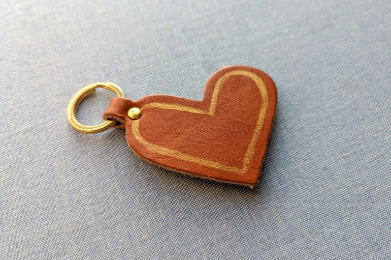 Monogram Heart Leather Keychain. Full Grain Nude Leather Key Fob. Personalized Gold Foil Keyring. Custom Gift Hand Painted image 8