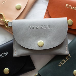 Monogramm Leder Schlüsselanhänger Brieftasche - Benutzerdefinierte Mom Brieftasche - Personalisiert - Personalisierter Kreditkartenhalter - Prägung - Geschenk Frau Geschenk