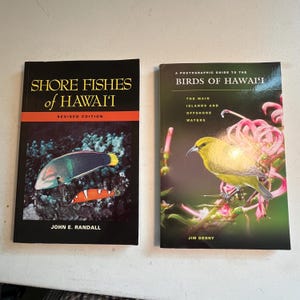 Set of 2 HAWAIIAN FISH BIRD Reference Books, Photos, Detailed Descriptions  for your next trip!