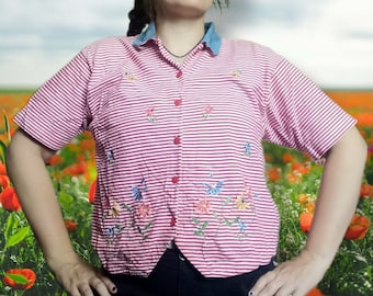1990s Vintage Floral Applique Embroidered Cottagecore Striped Denim Collar Victoria Jones Short Sleeve Cropped Length Button Up Shirt