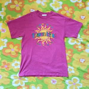 Lata 90. XX wieku Y2K Vintage Treasure Island w Mirage Las Vegas Lato &#39;99 Różowa koszulka z nadrukiem Celestial Rozmiar M Krótki rękaw