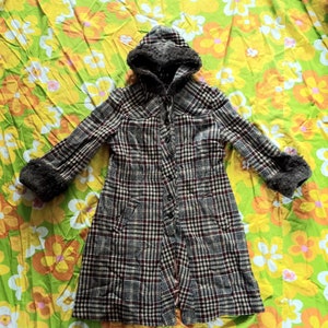 1960s 1970s Vintage Plaid Wool Faux Fur Trim Tan Brown Mod Hippie Size M Winter Jacket Coat