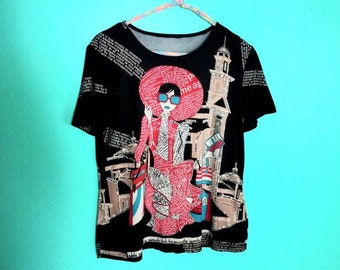 1990s Y2K Vintage Chic High Fashion French Lady Graphic Text Print Short Sleeve Size Medium Fitted Polyester T-shirt