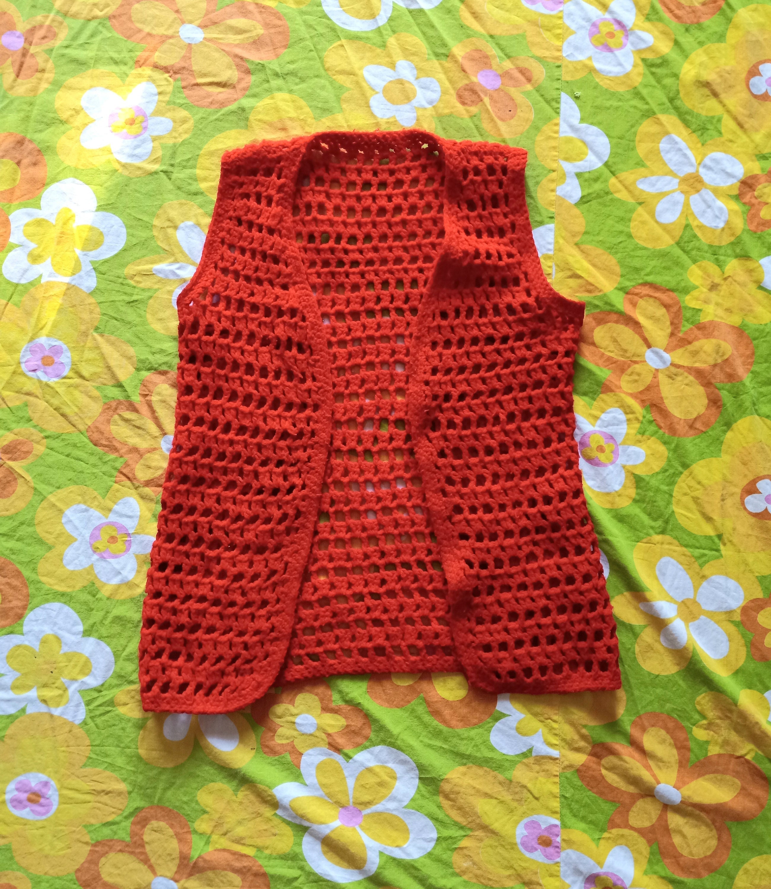 1970s Vintage Crocheted Handmade Red Yarn Hippie Boho Size M Vest