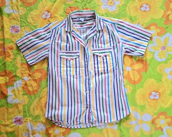 1980s Vintage Rainbow Fruit Stripe Pastel Kawaii Pinot Noir Size S M Short Sleeve Button Up Blouse Shirt