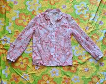 1970s Vintage Floral Red and White Irises Spotted Hippie Boho Groovy Devon Long Sleeve Size S M Polyester Button Up Shirt Blouse