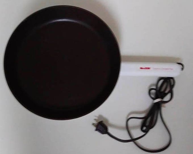 On Sale, Maxim Electric Omelet Pan, Model OP8, Brunch Pan, 9 Omelet
