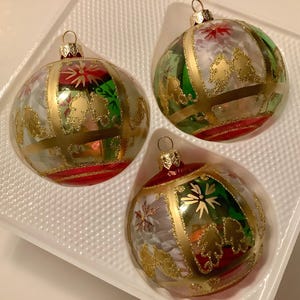 Kurt Adler - Kringle Glsss - Traditional Glass Christmas Ornaments - Set of 3 - Red/Gold/Green