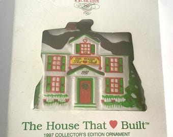 Dept 56 - The House That Love Built - Ronald McDonald House - Vintage 1997 - New Sealed