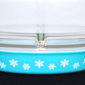 Vintage PYREX Turquoise Blue &quot;Snowflake&quot; 1-1/2 Quart Divided Casserole Dish W Lid