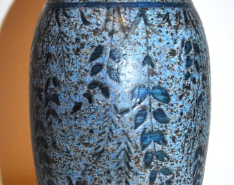 Jarrón de gres vintage Alfa-Sigma Hellas griego azul cobalto decorado con hojas en cascada, 28 cm (11 pulgadas)