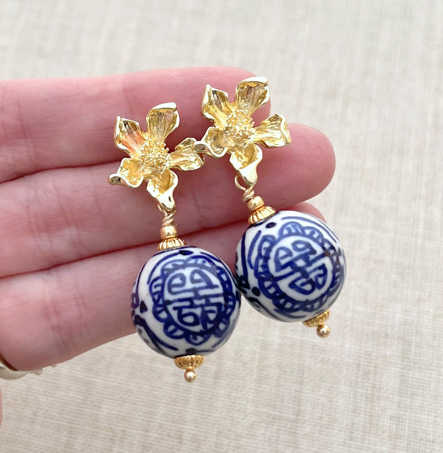 VTG 80s JPG Chinoiserie Earrings 爲 VTG 80s JPG Chinoiserie Earrings 爲