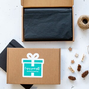 Personalised apron, gift wrap option, apron wrapped in tissue paper in a kraft box, christmas gift idea