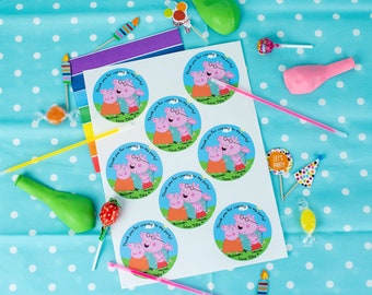 Może przedstawiać: Arkusz okrągłych, różowych naklejek na przyjęcie z Peppa Pig z tekstem "Dziękuję, że przyszłaś/eś na moje przyjęcie! Z miłością, Tilly." Naklejki przedstawiają Peppa Pig i jej rodzinę.