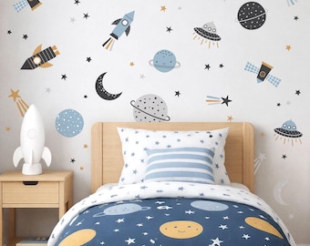 Pegatinas de pared de estilo escandinavo, decoración espacial para guardería, vinilos decorativos de cohetes y planetas, pegatinas para habitaciones infantiles, arte de pared removible (Reino Unido)