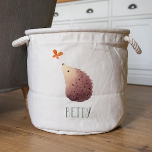 Personalisierter Igel Aufbewahrungskorb - Spielzeugkorb aus weichem Canvas - Waldkinderzimmer Dekor - Name Baby Geschenk - Ingwer Betty Zimmerzubehör
