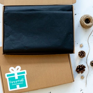 Personalised apron, gift wrap option, apron wrapped in tissue paper in a kraft box, christmas gift idea