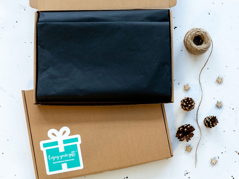 Personalised apron, gift wrap option, apron wrapped in tissue paper in a kraft box, christmas gift idea