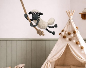 Pegatina de pared de Shaun la Oveja columpiándose en una cuerda / Decoración infantil oficial de Aardman
