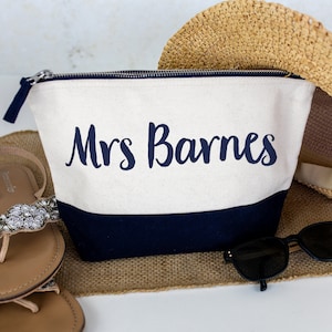Personalised Last Name wash bag, Wedding gift, Gift for Bride, Bachelorette wash bag, Hen Party, Bride wash bag, Wedding gifts