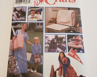 Gift Package Simplicity Crafts 8792 / Pattern for Stadium Blanket, Car seat Cvoer, Chil's Roll Up, Large Tote, Lunch Bag, Golf Club Cover