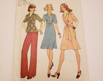 1970's Dress Pattern / Dress with Collar / Dress with Belt / Simplicity 7049 / Uncut Vintage Pattern