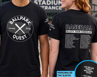 野球ファン向けパーソナライズTシャツ｜ボールパーククエスト｜ロードトリップギフト｜トレンディなダメージ加工グラフィックTシャツ