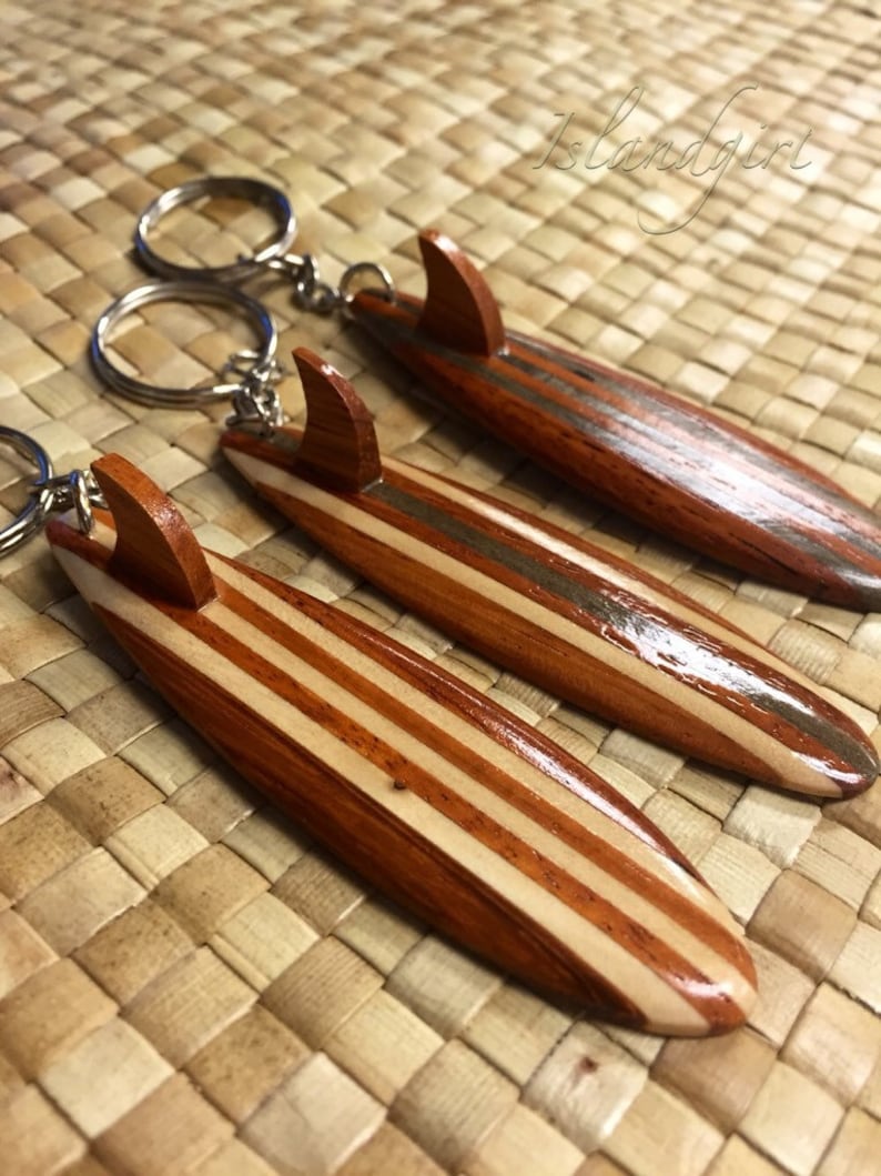 Porte-clés de planche de surf en bois, cadeaux de surfeur surf hawaïen, porte-clé cadeau de Noël pour amoureux de la plage fait main image 1