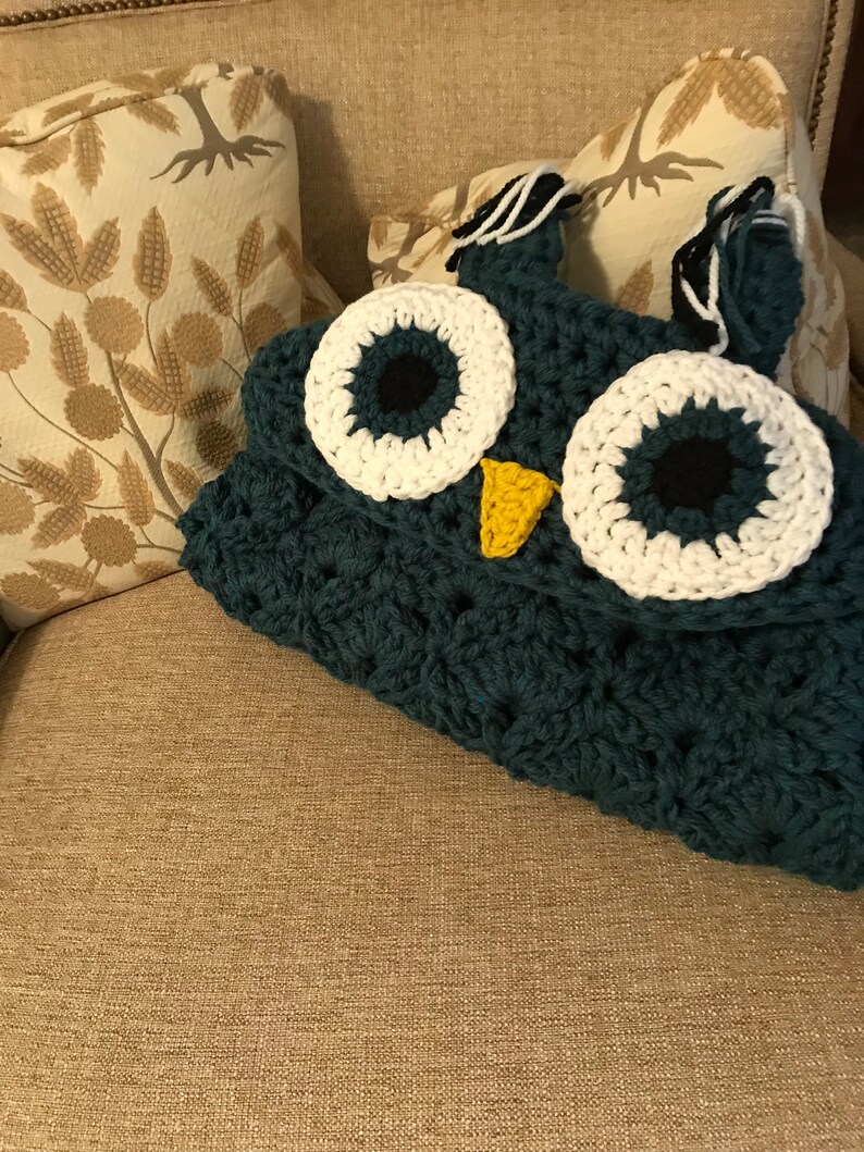 Ornamental Owl Print Pattern Hooded Blanket
