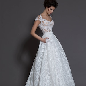 Lace wedding gown in white bridal dress, Boho open back,sleeveless wedding dress, Lace bridal gown, very modern