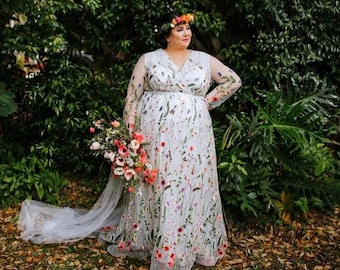 Witte plus size trouwjurk met bloemen, geborduurde bloemen bruidsjurk met lange mouwen, witte tule trouwjurk lang