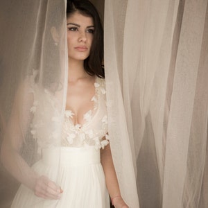 Robe de mariée simple en blanc cassé, robe de mariée florale de mousseline de soie, robe de mariée longue, robe de mariée sans manches longue, robe de mariée personnalisée image 1