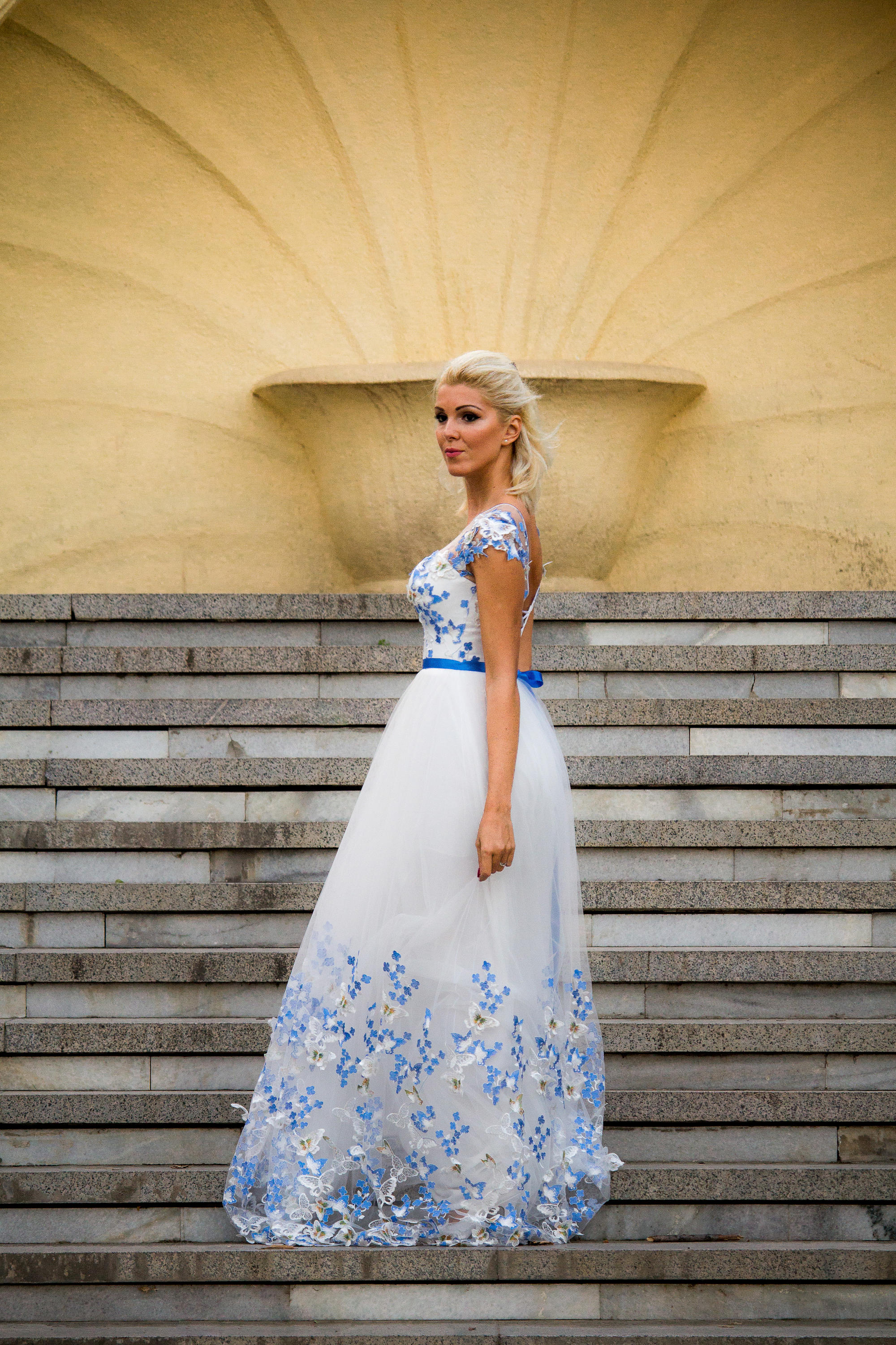 wedding dresses white with blue