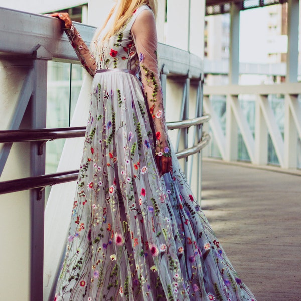 Flower wedding dress in gray, Color wedding dress with sleeves, Embroidery Floral Bridal Gown in grey, Embroidered wedding dress from tulle