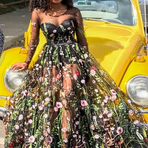 Robe en tulle noire brodée / Maxi broderie élégante en dentelle florale / Robe mère de la mariée fleurs sauvages Longue robe brodée Robe de bal image 5