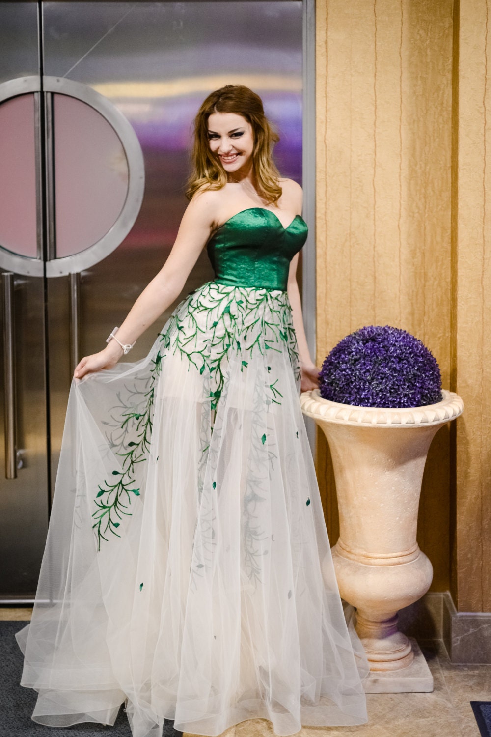 slim fit dress slacks Zapaka Women Ruffles Tiered Prom Dress with Slit Green Floral A Line Long Formal Dress, Green / UK32