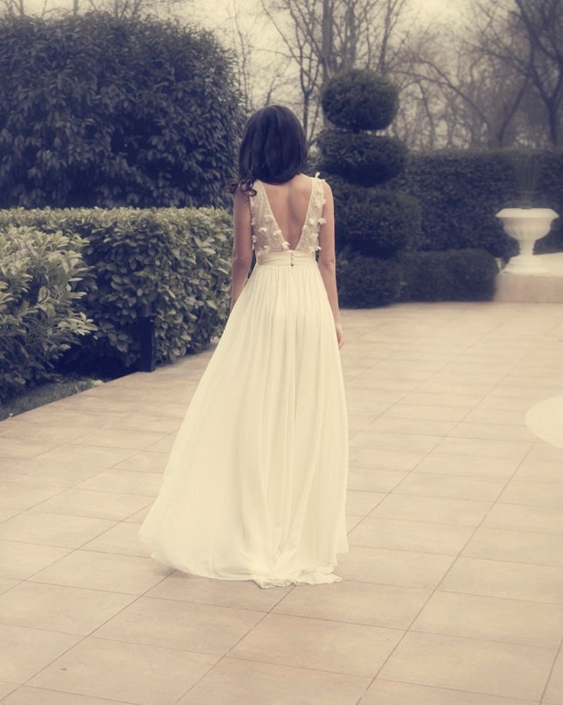 Vestido de novia simple en blanco, vestido de novia floral de gasa, vestido de novia largo, vestido de novia largo sin mangas, vestido de novia personalizado imagen 5