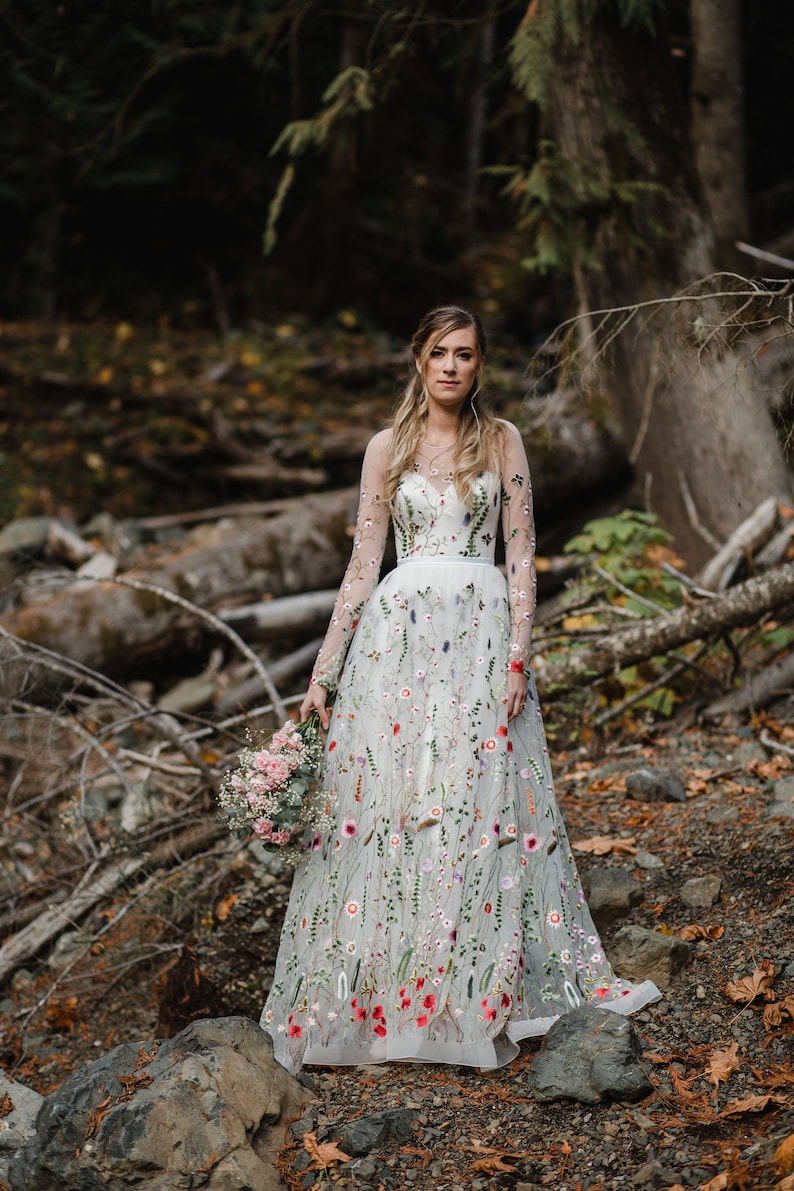 Flower wedding dress in white/Embroidery Floral Bridal Gown with a sweetheart neckline/ White wedding gown/ White Tulle wedding dress long Long sleeve