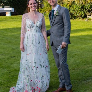 Flower wedding dress in white/Embroidery Floral Bridal Gown with a sweetheart neckline/ White wedding gown/ White Tulle wedding dress long 3/4 sl. with pockets