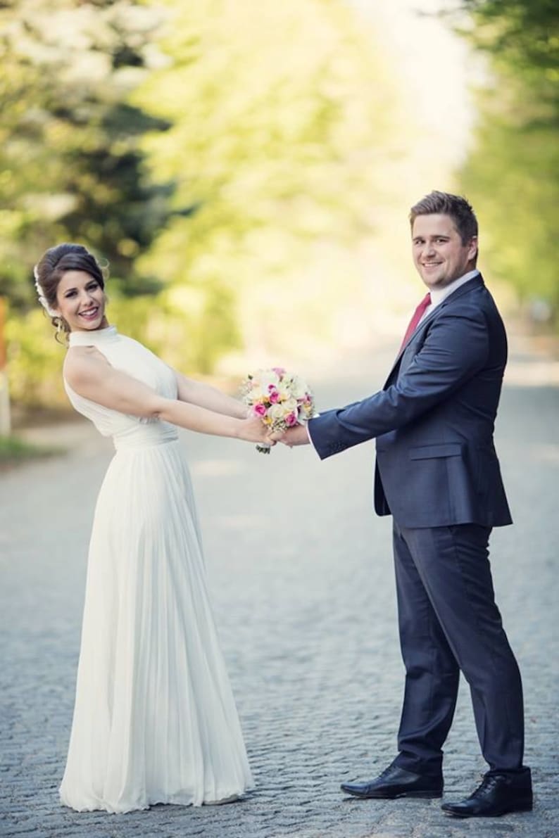 Simple wedding dress with Soleil, Classy bridal Gown, Casual Wedding Dress in off-white, Simple design Modest wedding dress, Simple bridal image 3