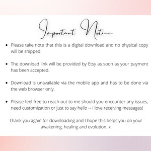 Pu&ograve; includere: Testo Importante Avviso su uno sfondo rosa. Il testo spiega che questo &egrave; un download digitale e che non verr&agrave; spedita alcuna copia fisica. Il link per il download verr&agrave; fornito da Etsy non appena il pagamento sar&agrave; accettato. Il download non &egrave; disponibile tramite l'app mobile e deve essere effettuato tramite il browser web. Il testo incoraggia gli acquirenti a contattare il venditore se incontrano problemi, hanno bisogno di personalizzazioni o semplicemente per dire ciao. Il testo termina con un ringraziamento per il download e un augurio di risveglio, guarigione ed evoluzione.
