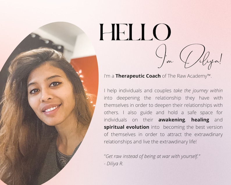 Pu&ograve; includere: Una donna con i capelli scuri e un sorriso caldo &egrave; raffigurata nell'immagine. &Egrave; una coach terapeutica di The Raw Academy. Il testo "HELLO I'm Diliya!" &egrave; scritto in un font decorativo sopra la sua testa. Il testo sotto la sua immagine recita: "Aiuto individui e coppie a intraprendere il viaggio interiore per approfondire la relazione che hanno con se stessi al fine di approfondire le loro relazioni con gli altri. Guido anche e mantengo uno spazio sicuro per gli individui nel loro risveglio, guarigione ed evoluzione spirituale per diventare la migliore versione di se stessi al fine di attirare relazioni straordinarie e vivere una vita straordinaria!" Il testo in fondo all'immagine recita: "Sii autentico invece di essere in guerra con te stesso." - Diliya R.