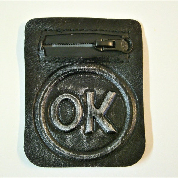 1 Stck. Kunstleder Reissverschlusstasche "OK" ca. 80x60 mm