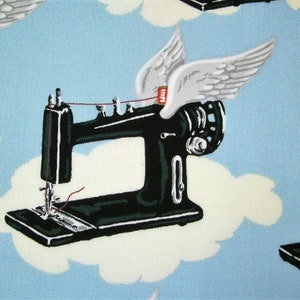 Tissu imprimé en coton 0,5 m - Machine à coudre volante - 110 cm br.