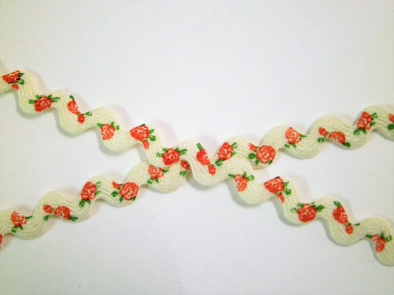 1 m printed Rickrack trim Roses 8 mm w Flowers image 7