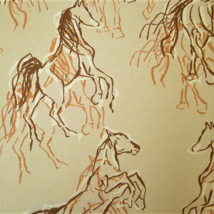 0,5 m Printed fabric Wild Horses 110 cm w. Pferde creme