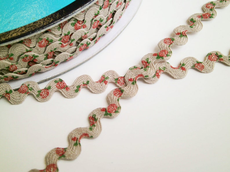 1 m printed Rickrack trim Roses 8 mm w Flowers image 3